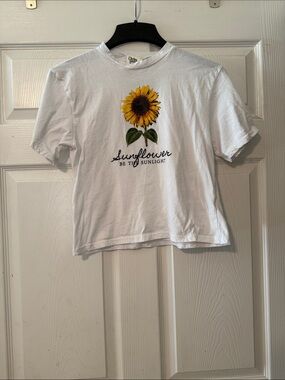 Dirty Laundry White Sunflower Graphic Tee